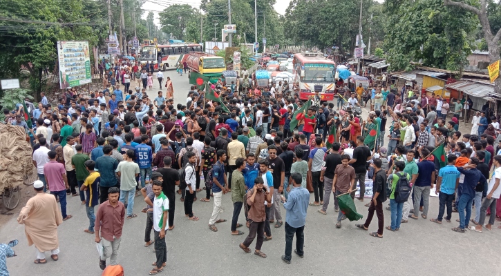 দিনাজপুরে শিক্ষার্থীদের সঙ্গে ছাত্রলীগের ধাওয়া পাল্টা ধাওয়া, আহত ১৫